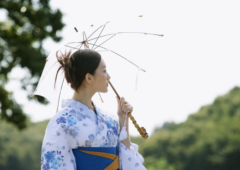 夏日裡打傘的日本女人圖片