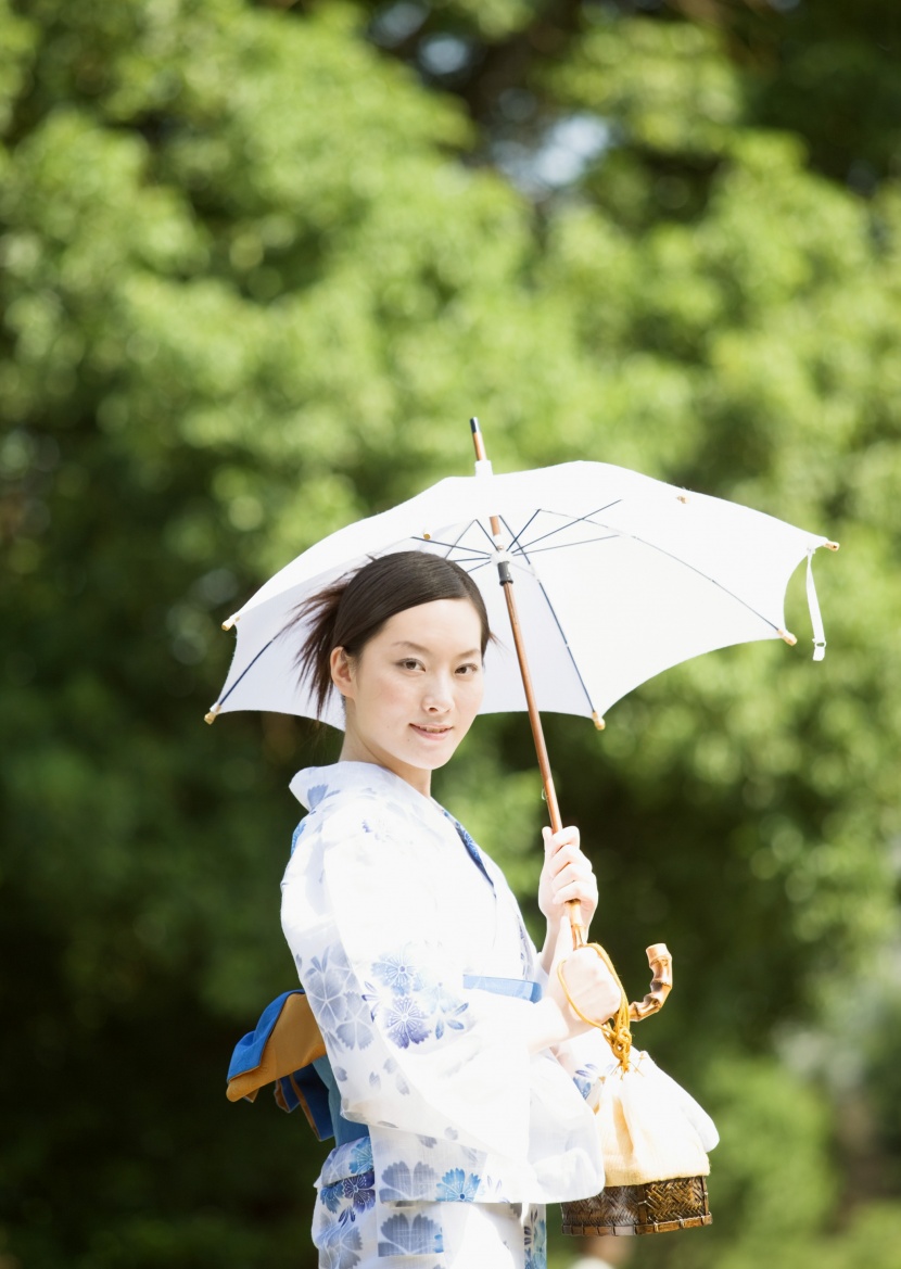 夏日裡打傘的日本女人圖片