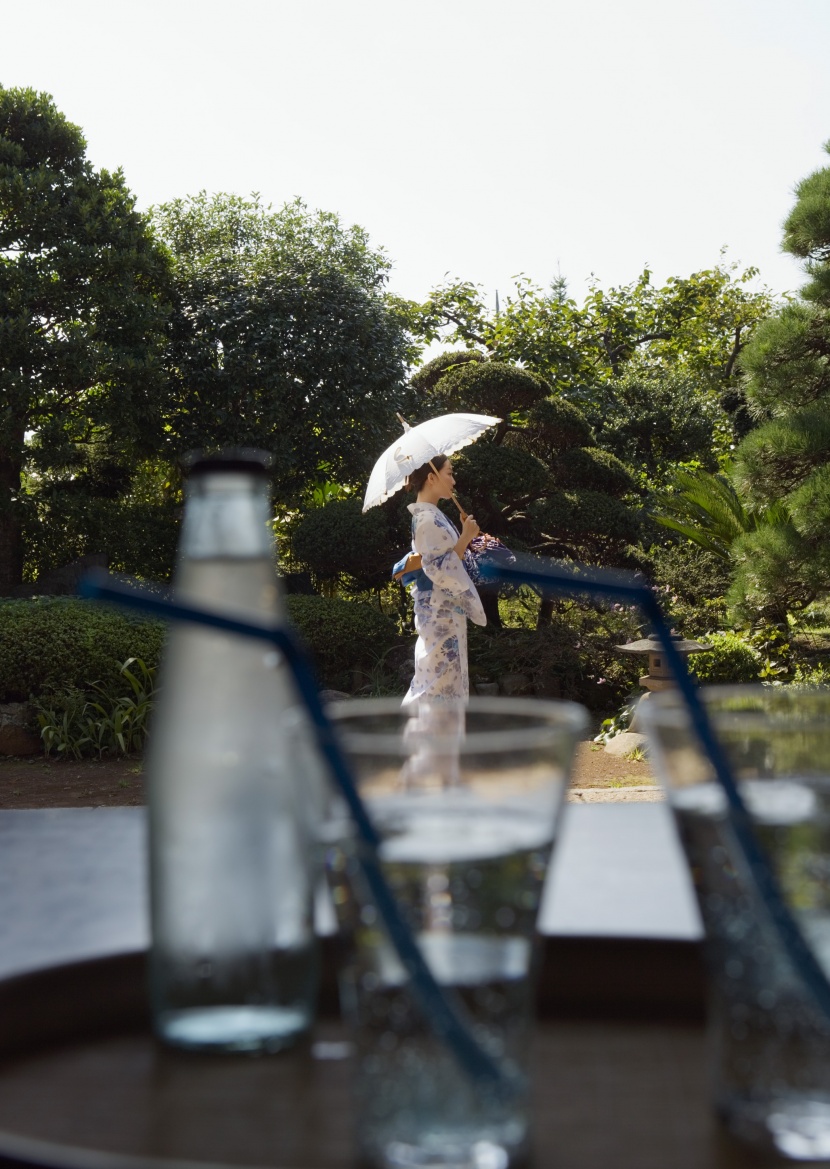 夏日裡打傘的日本女人圖片