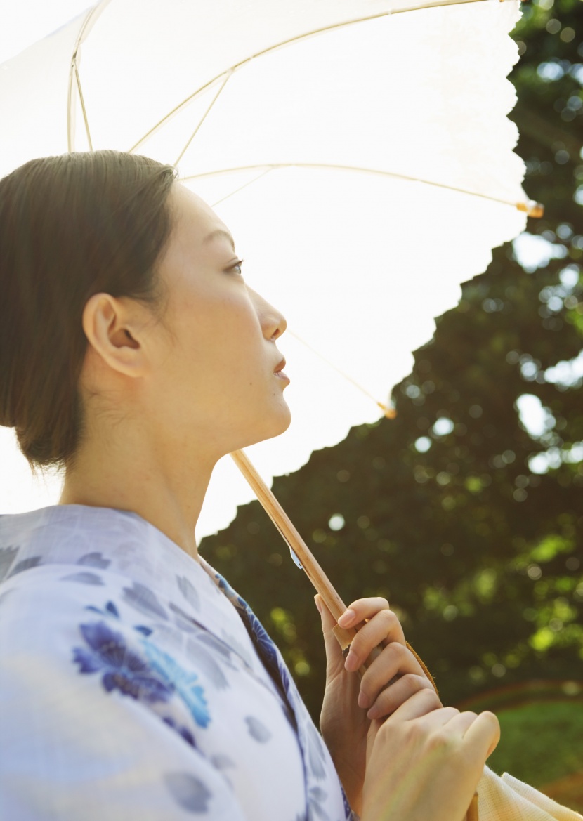 夏日裡打傘的日本女人圖片