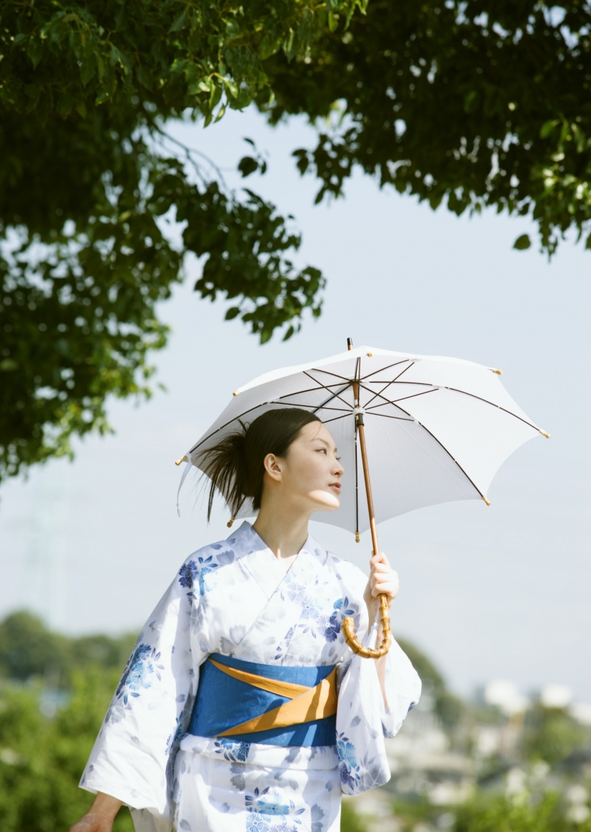 夏日裡打傘的日本女人圖片