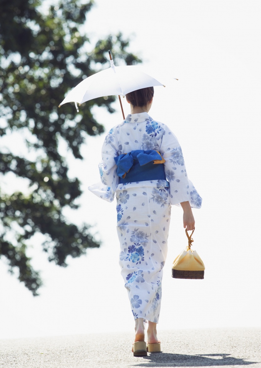 夏日裡打傘的日本女人圖片