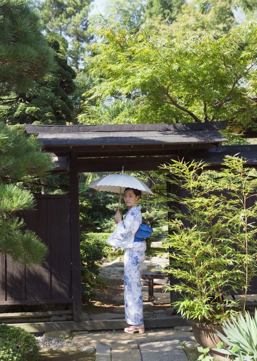 夏日裡打傘的日本女人圖片