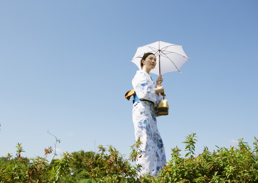 夏日裡打傘的日本女人圖片