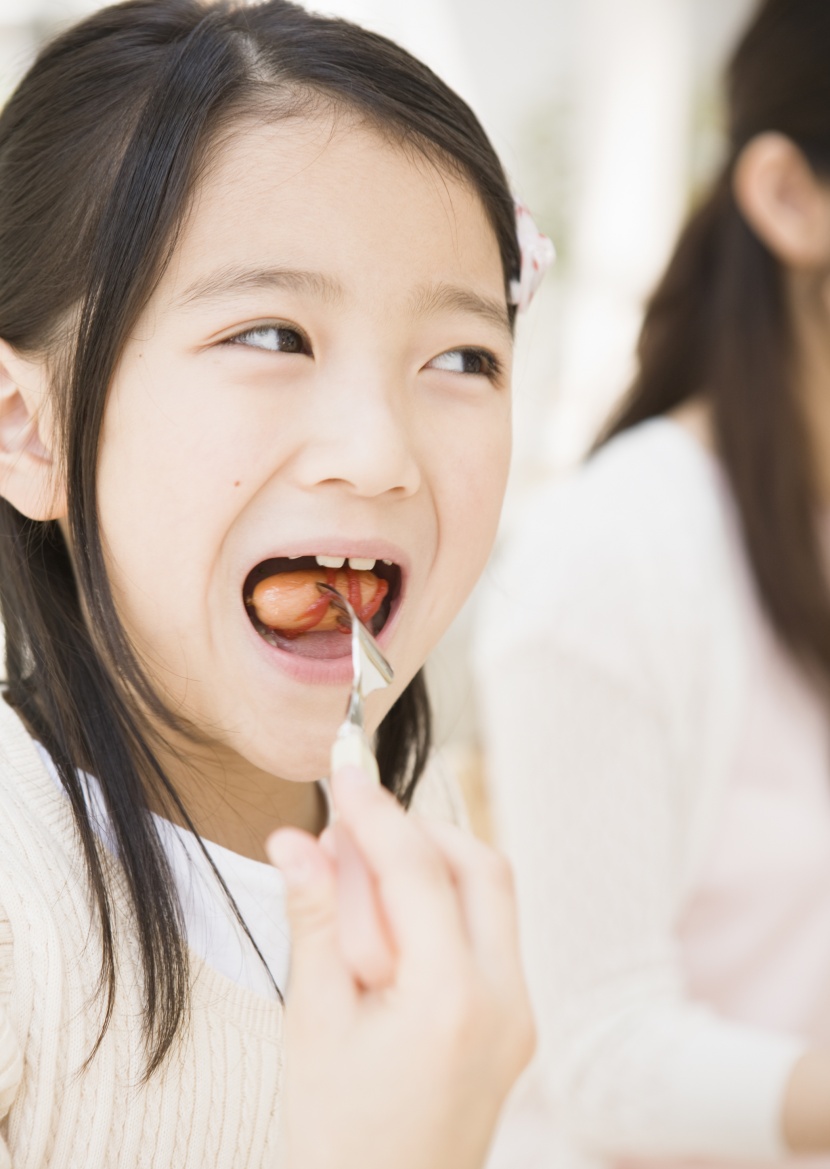 幸福一家人用餐圖片