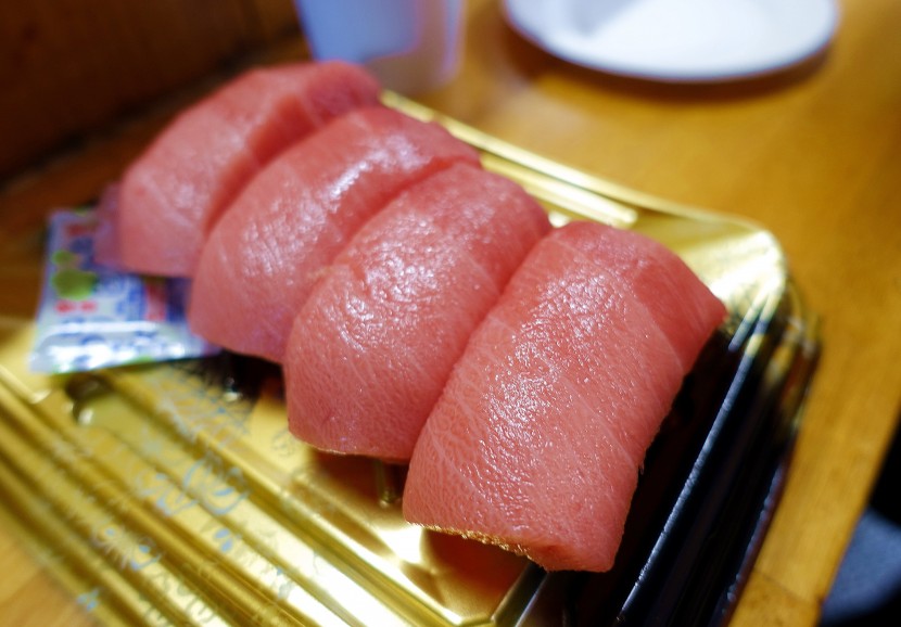 新鮮的生魚片圖片