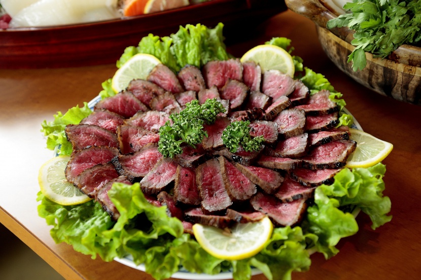 外焦裡嫩的焗烤牛肉圖片
