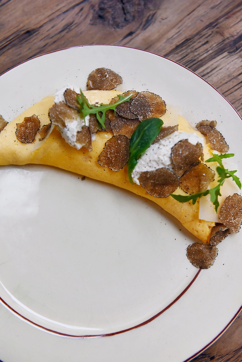 盤子裡的美食圖片
