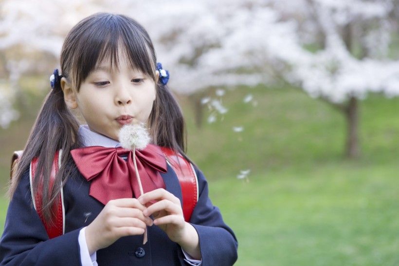 小學生放學的路上圖片