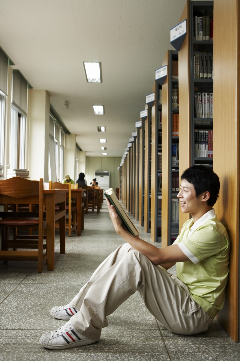 校園圖書館圖片