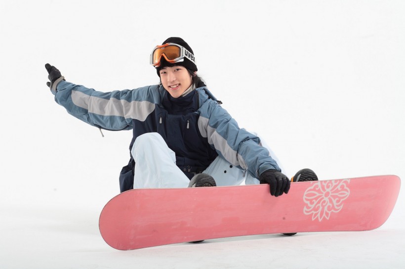 冬季休閑運動男性滑雪圖片