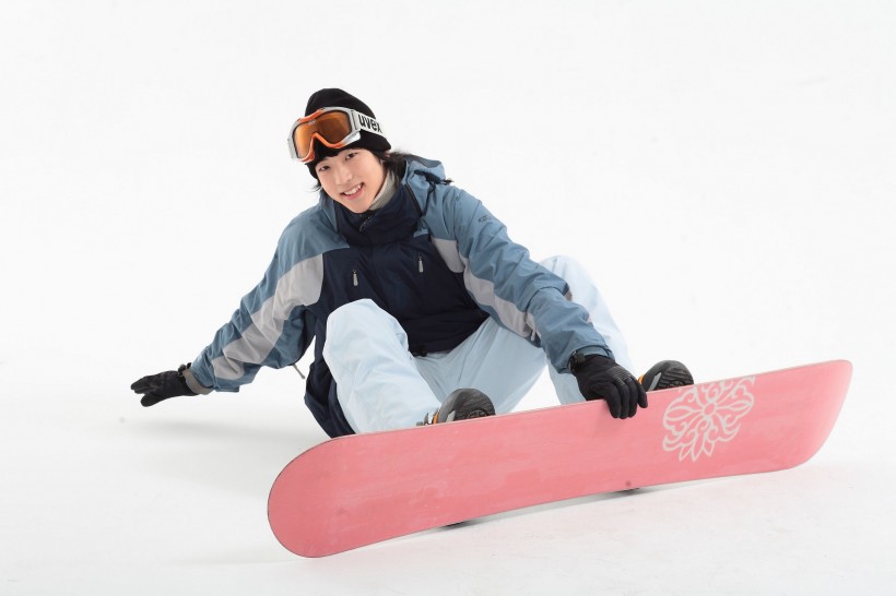 冬季休閑運動男性滑雪圖片