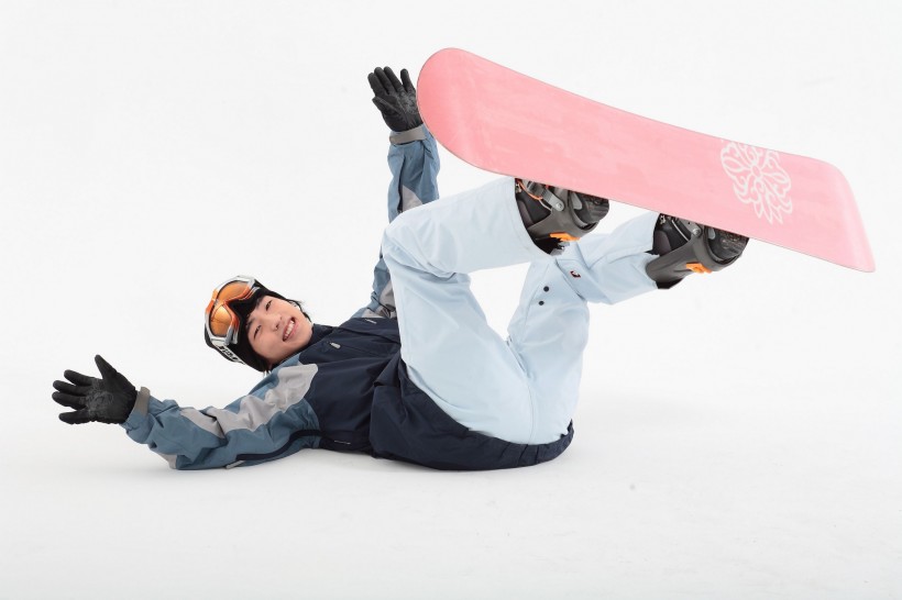 冬季休閑運動男性滑雪圖片