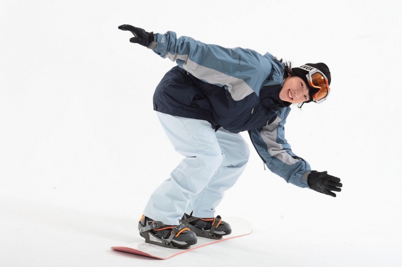 冬季休閑運動男性滑雪圖片