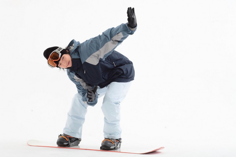 冬季休閑運動男性滑雪圖片