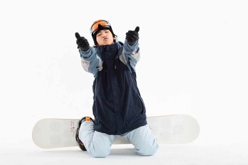 冬季休閑運動男性滑雪圖片