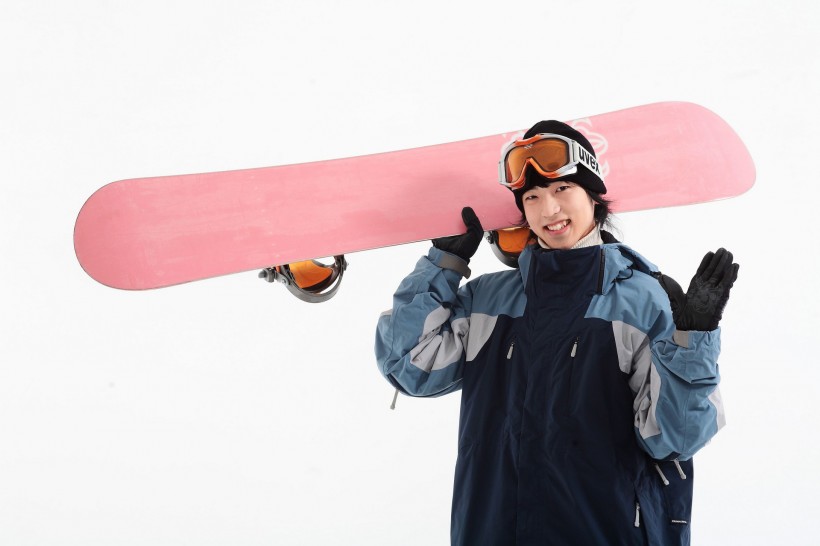 冬季休閑運動男性滑雪圖片