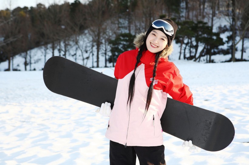 冬季休閑女性滑雪圖片