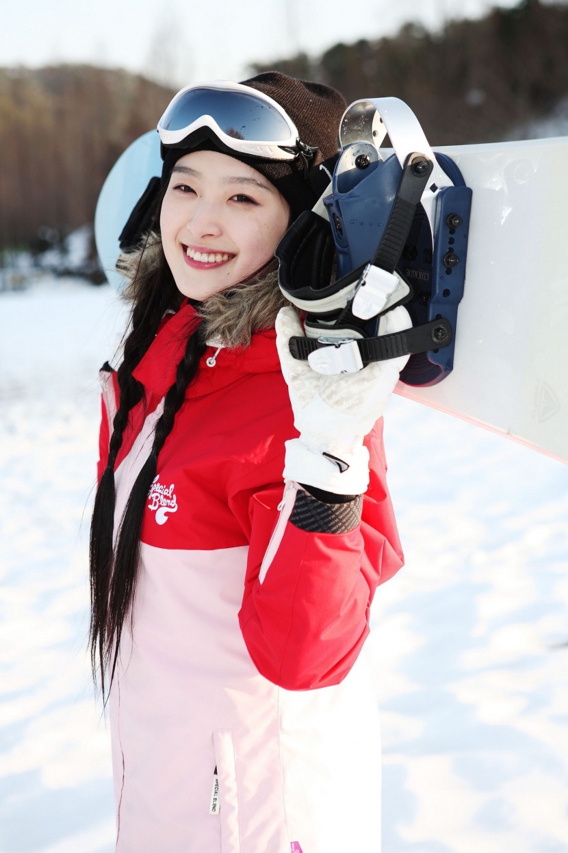 冬季休閑女性滑雪圖片