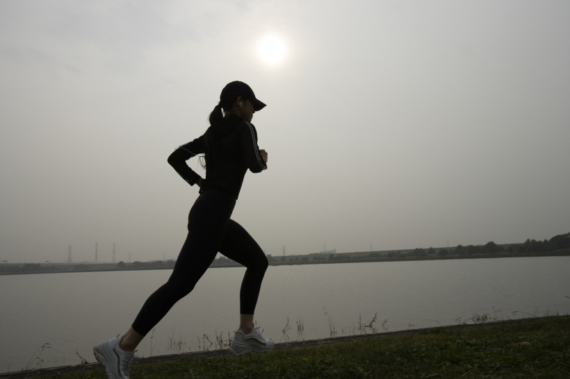 女性運動圖片