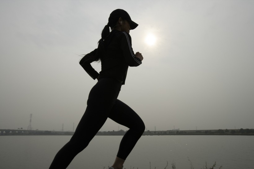 女性運動圖片