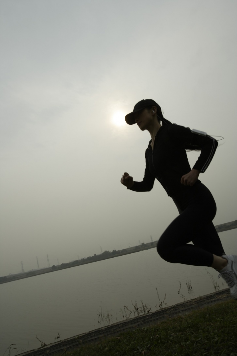 女性運動圖片