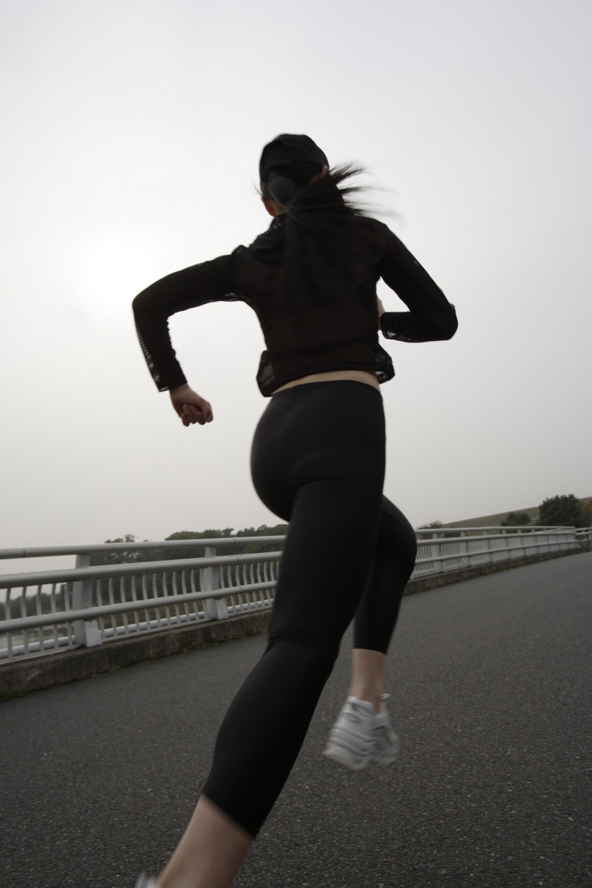 女性運動圖片