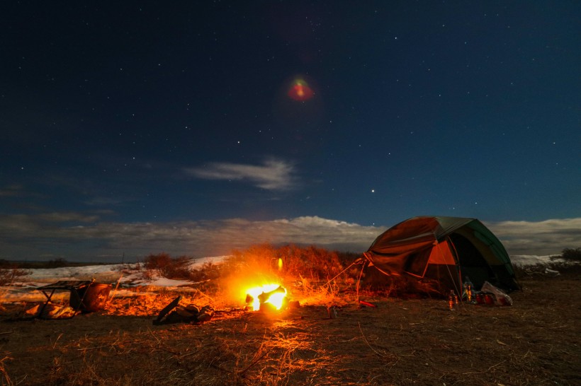 夜晚旅遊露營帳篷圖片