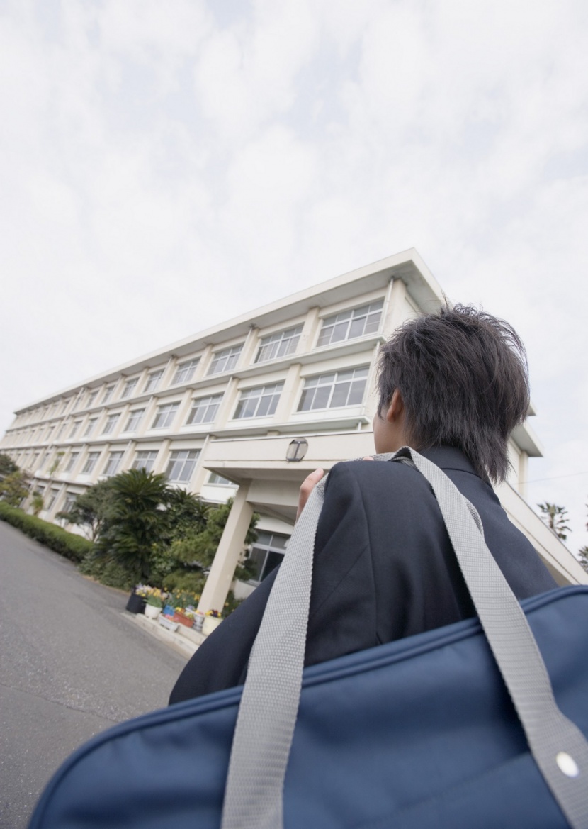 青澀初中男學生圖片