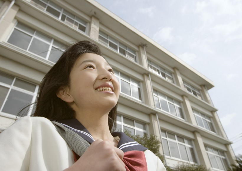 青澀初中女學生