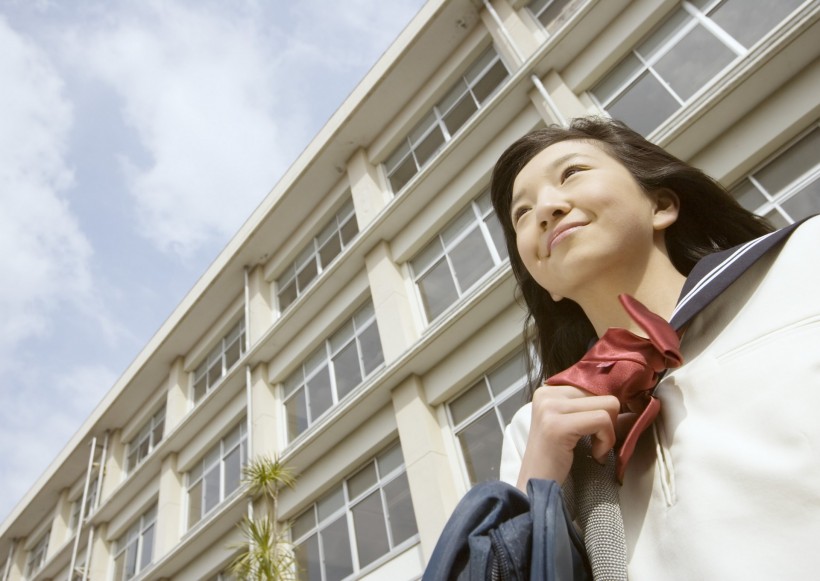 青澀初中女學生