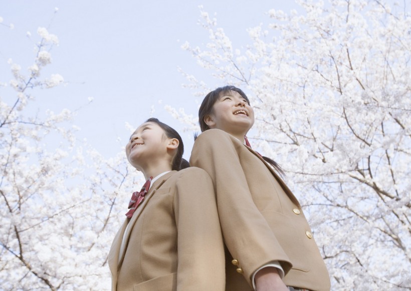 青澀初中女學生