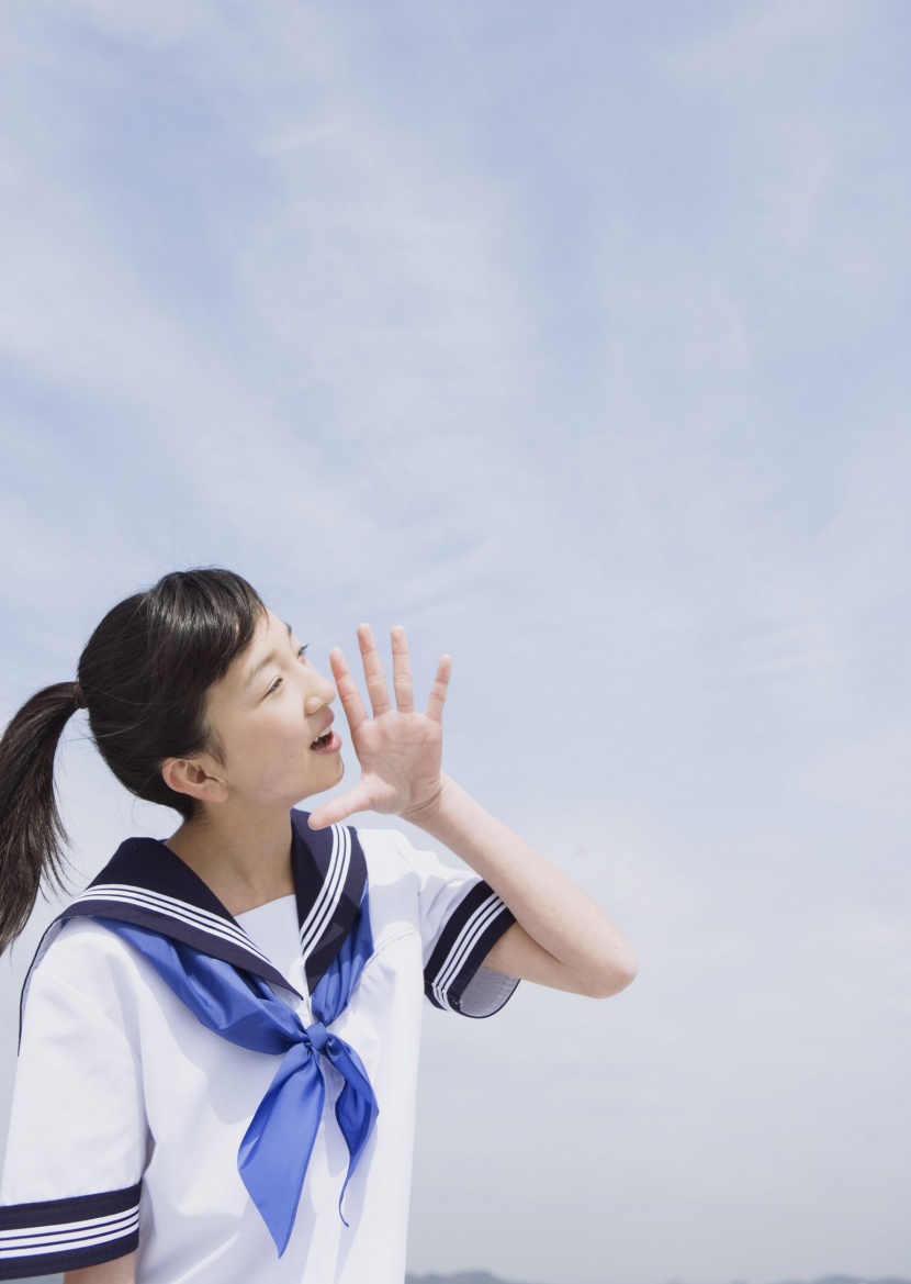 青澀初中女學生