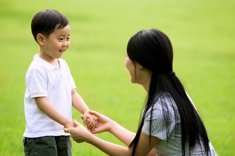 全家踏青休閑圖片