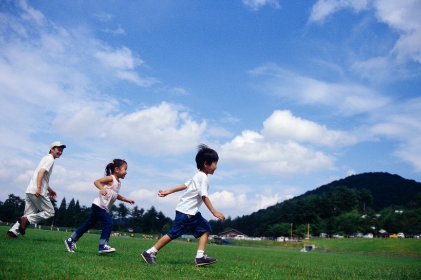 全家踏青休閑圖片