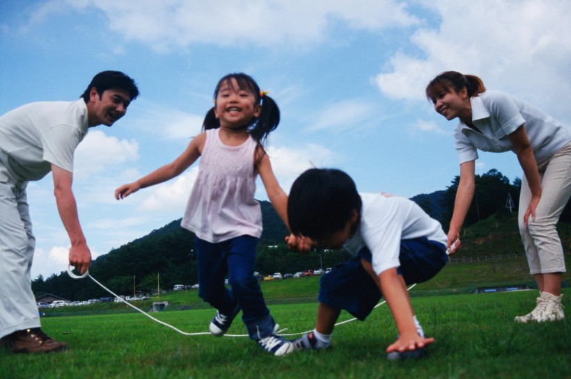 全家踏青休閑圖片