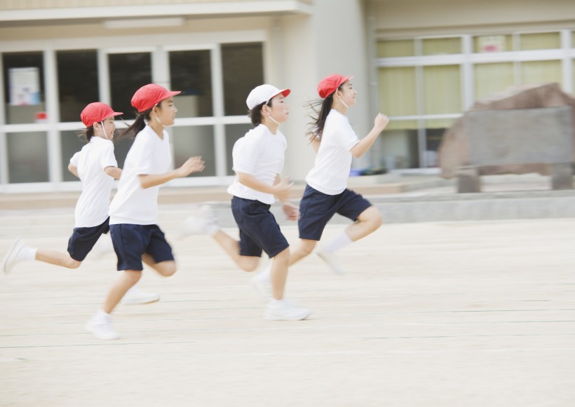 小學生體育課圖片