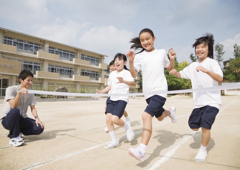 小學生體育課圖片