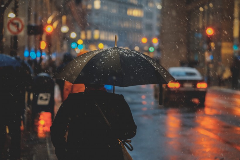 遮陽擋雨的雨傘圖片