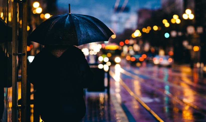 遮陽擋雨的雨傘圖片