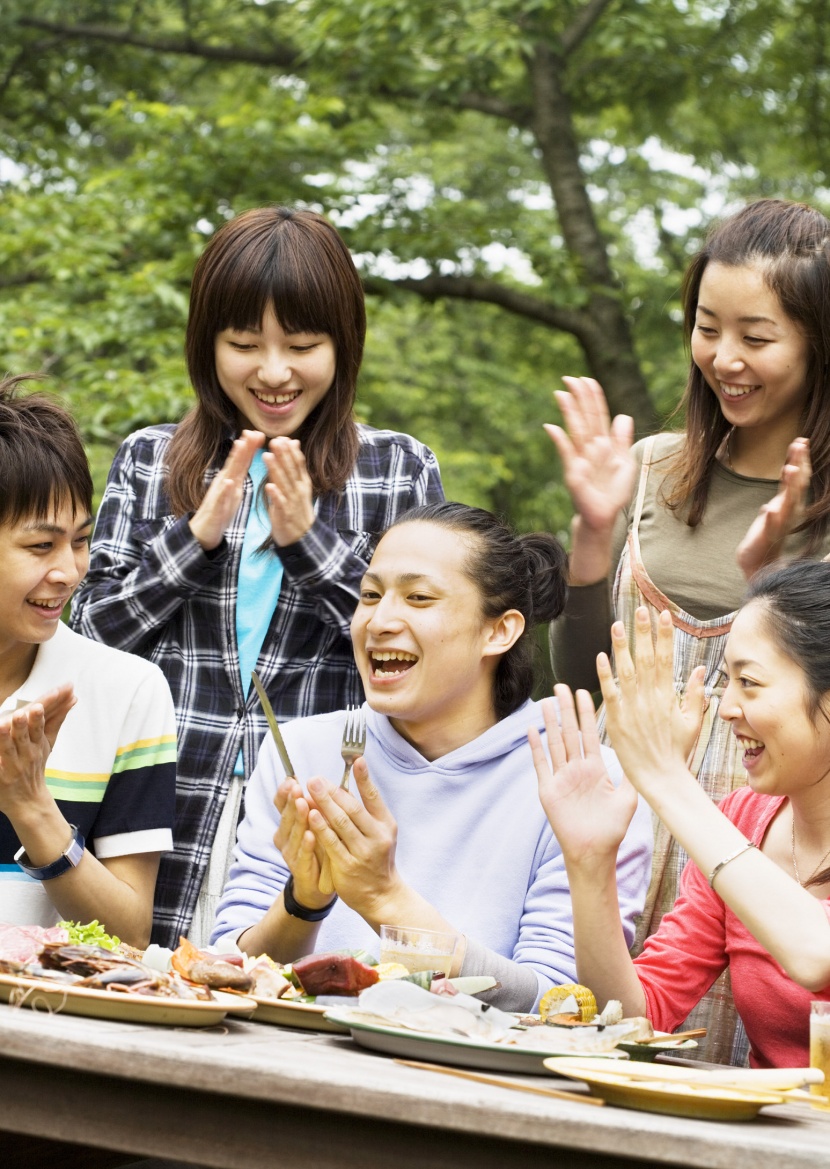 大學生在外自助燒烤圖片