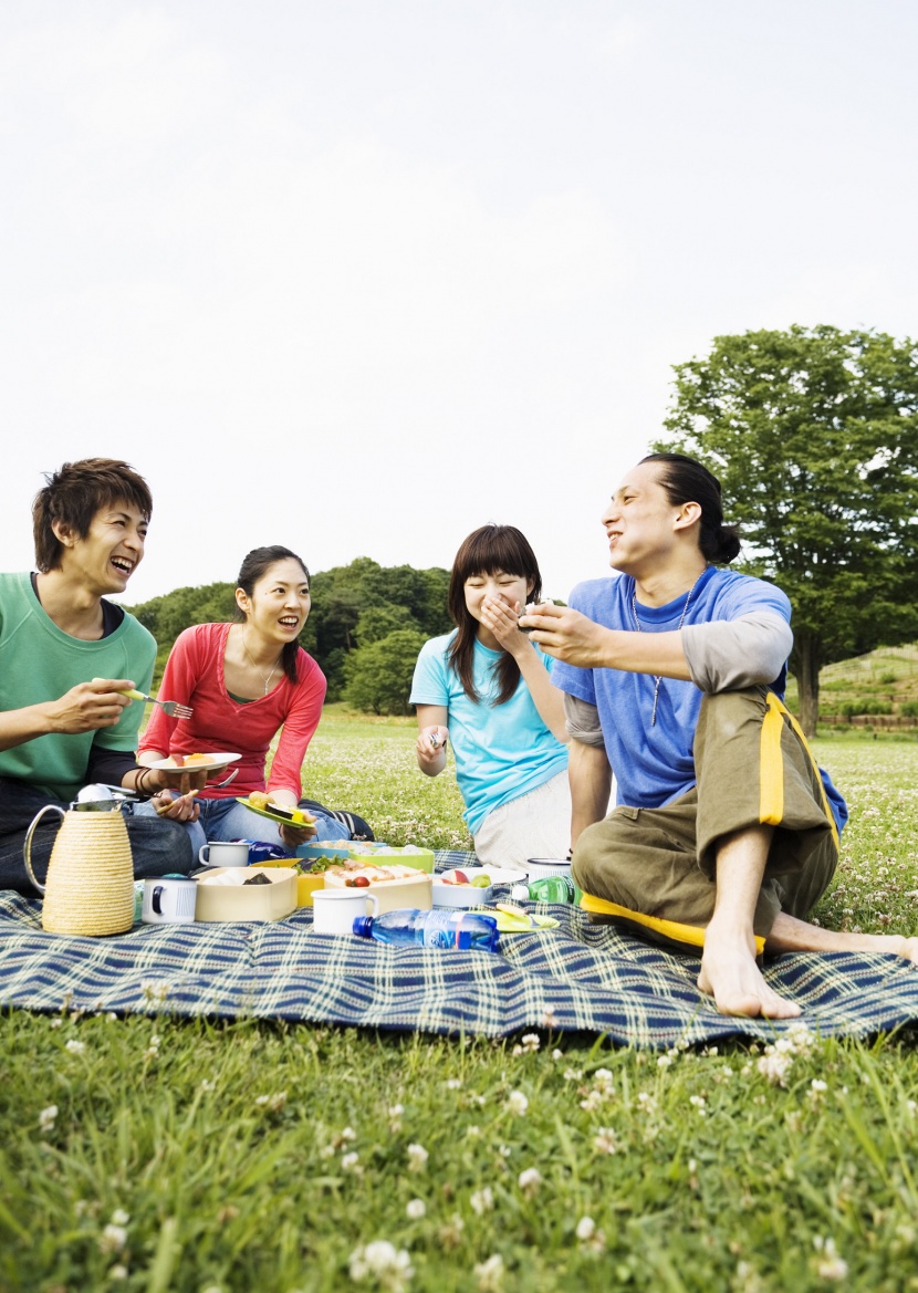 大學生在外自助燒烤圖片