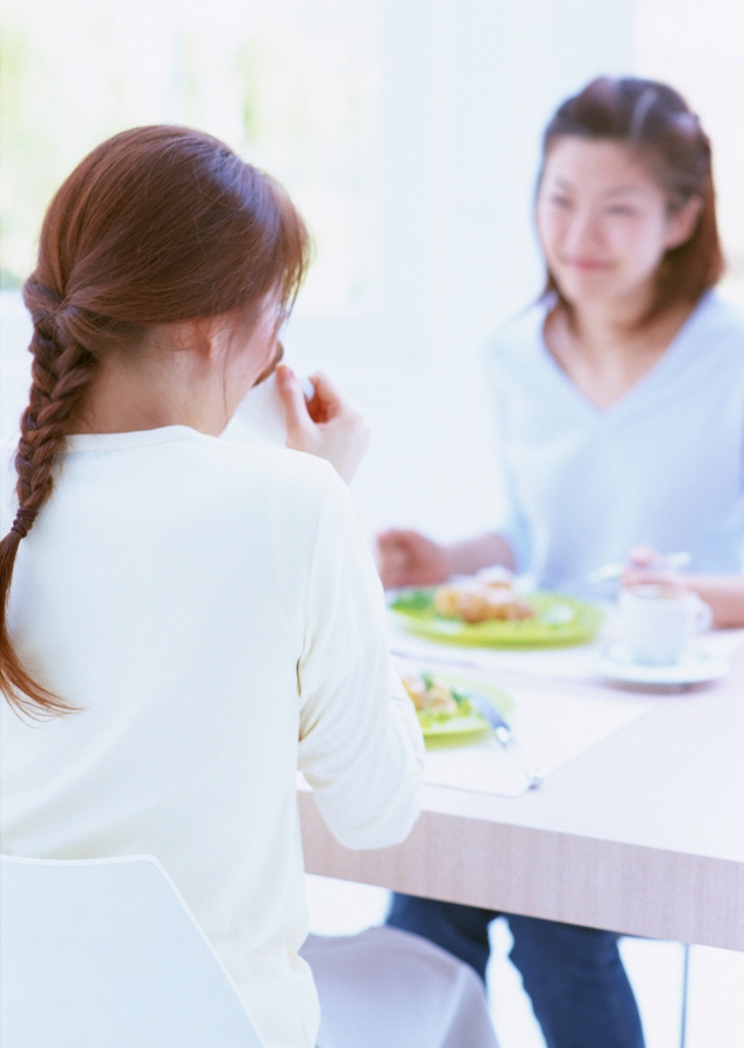 廚房裡的女人圖片