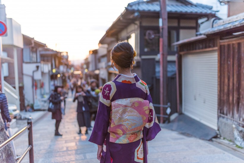 穿着和服的女人圖片