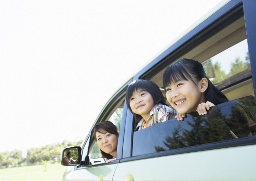 全家人開車旅遊圖片