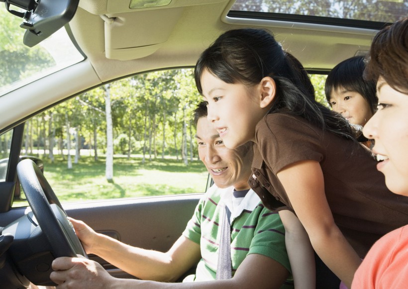 全家人開車旅遊圖片