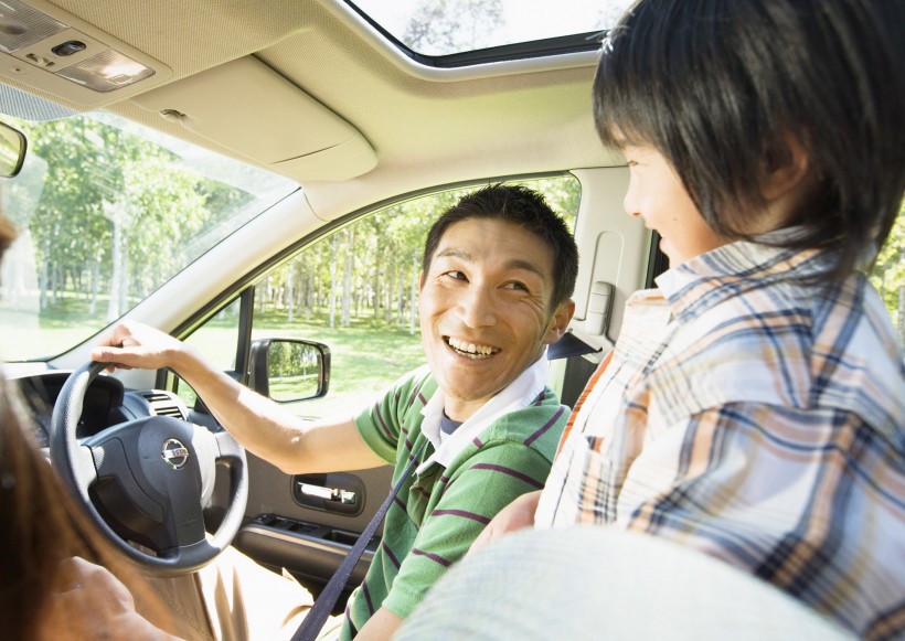 全家人開車旅遊圖片