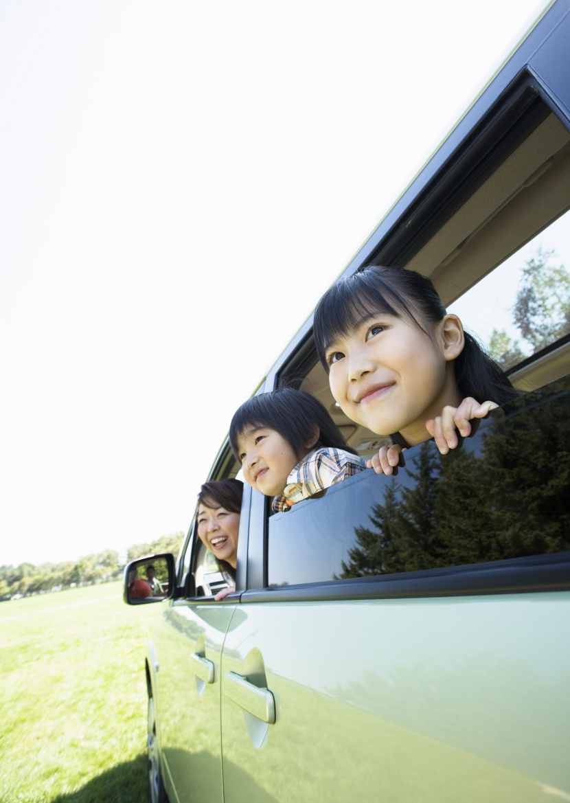 全家人開車旅遊圖片