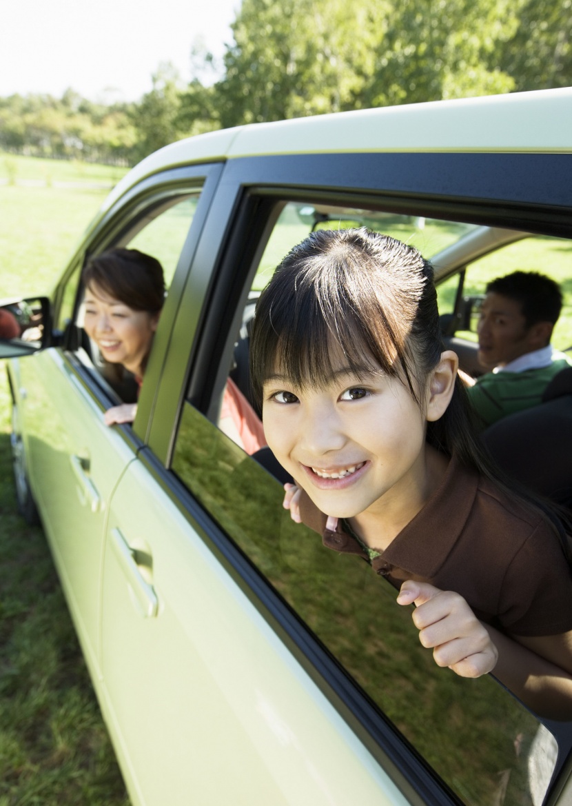 全家人開車旅遊圖片