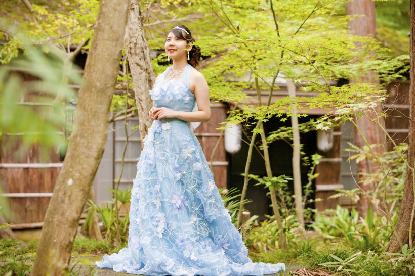 穿着裙子的美女圖片